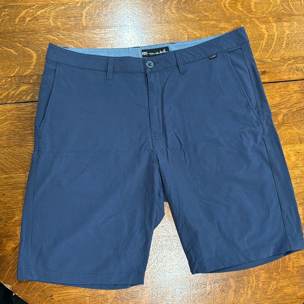 Travis Mathew Men’s navy golf shorts size 36